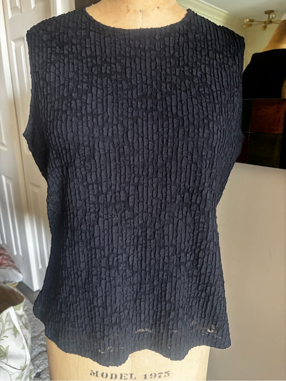 Kate Hill Black Textured Sleeveless Tank Top